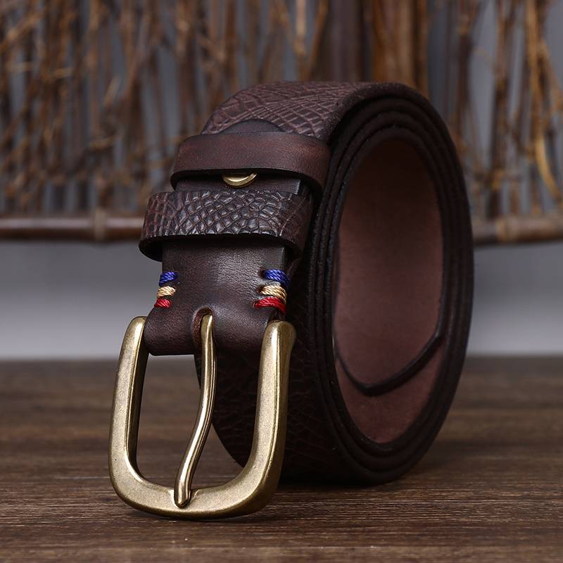 Dark brown men's belt, buckle detail