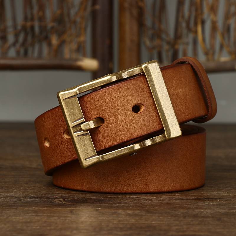 Brown men's belt, buckle detail