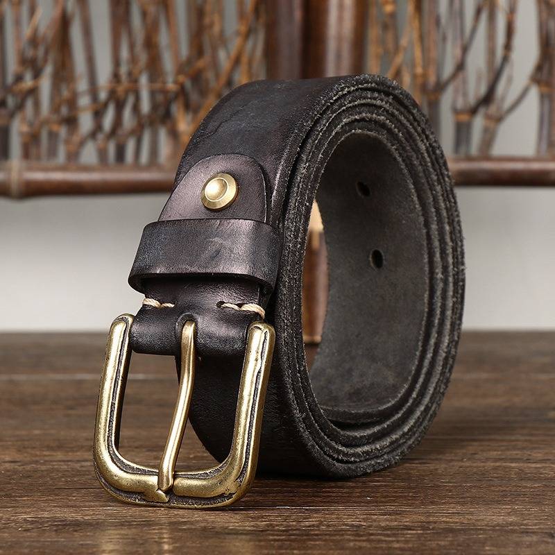 Black men's belt, buckle detail