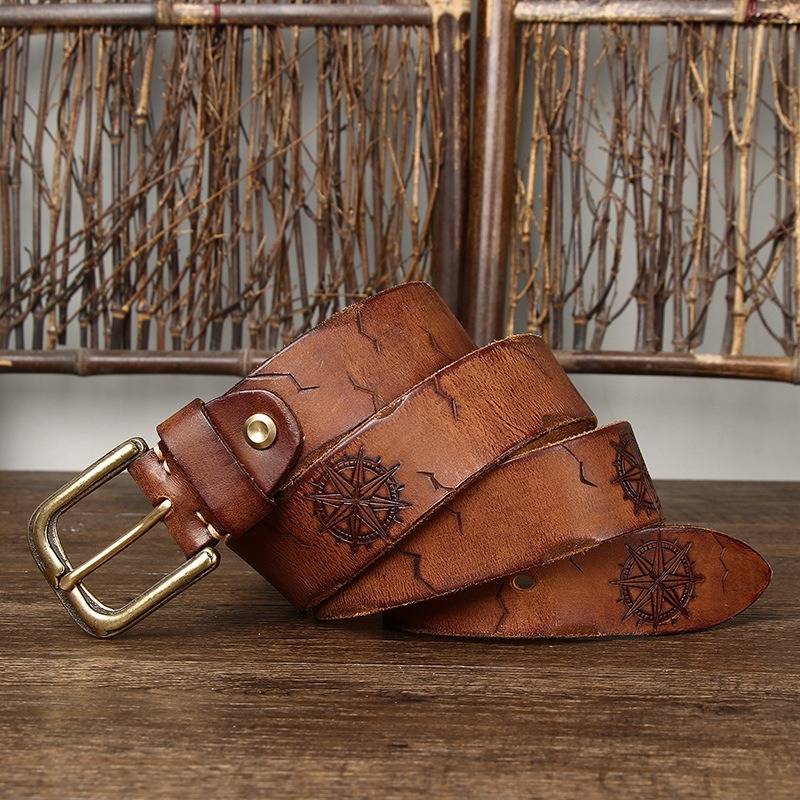 Brown men's belt, buckle detail