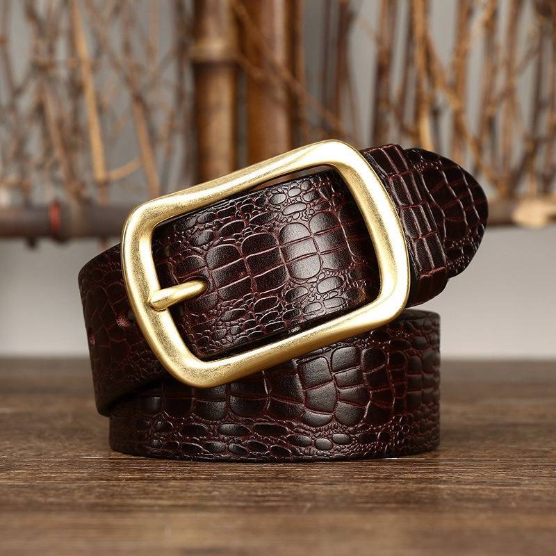 Dark brown men's belt, buckle detail