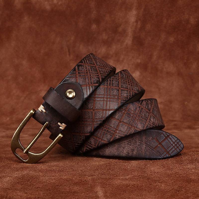 Dark brown men's belt, buckle detail