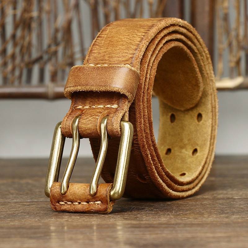 Brown men's belt, buckle detail