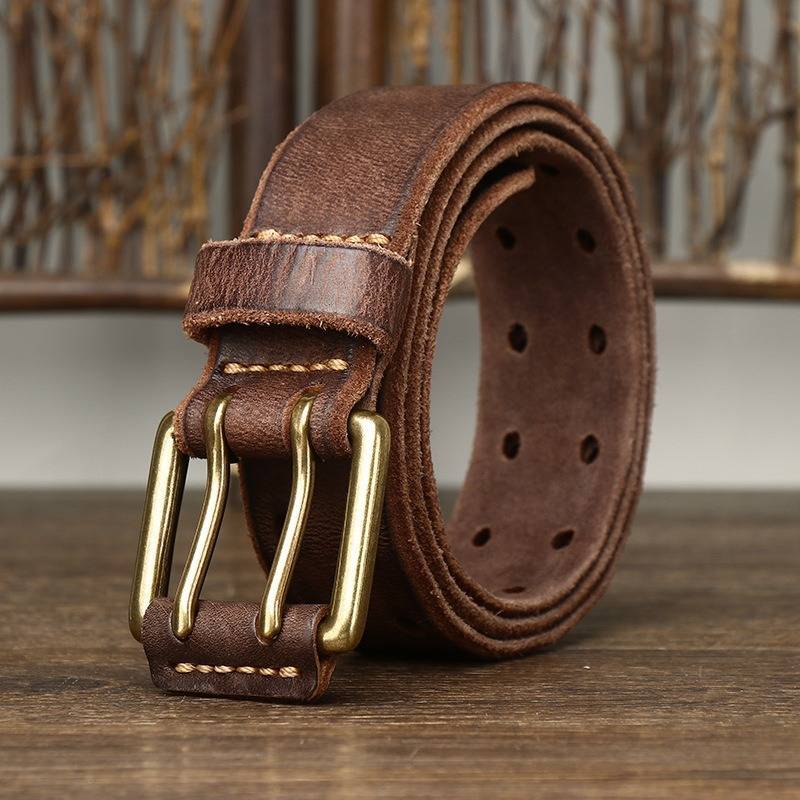 Dark brown men's belt, buckle detail