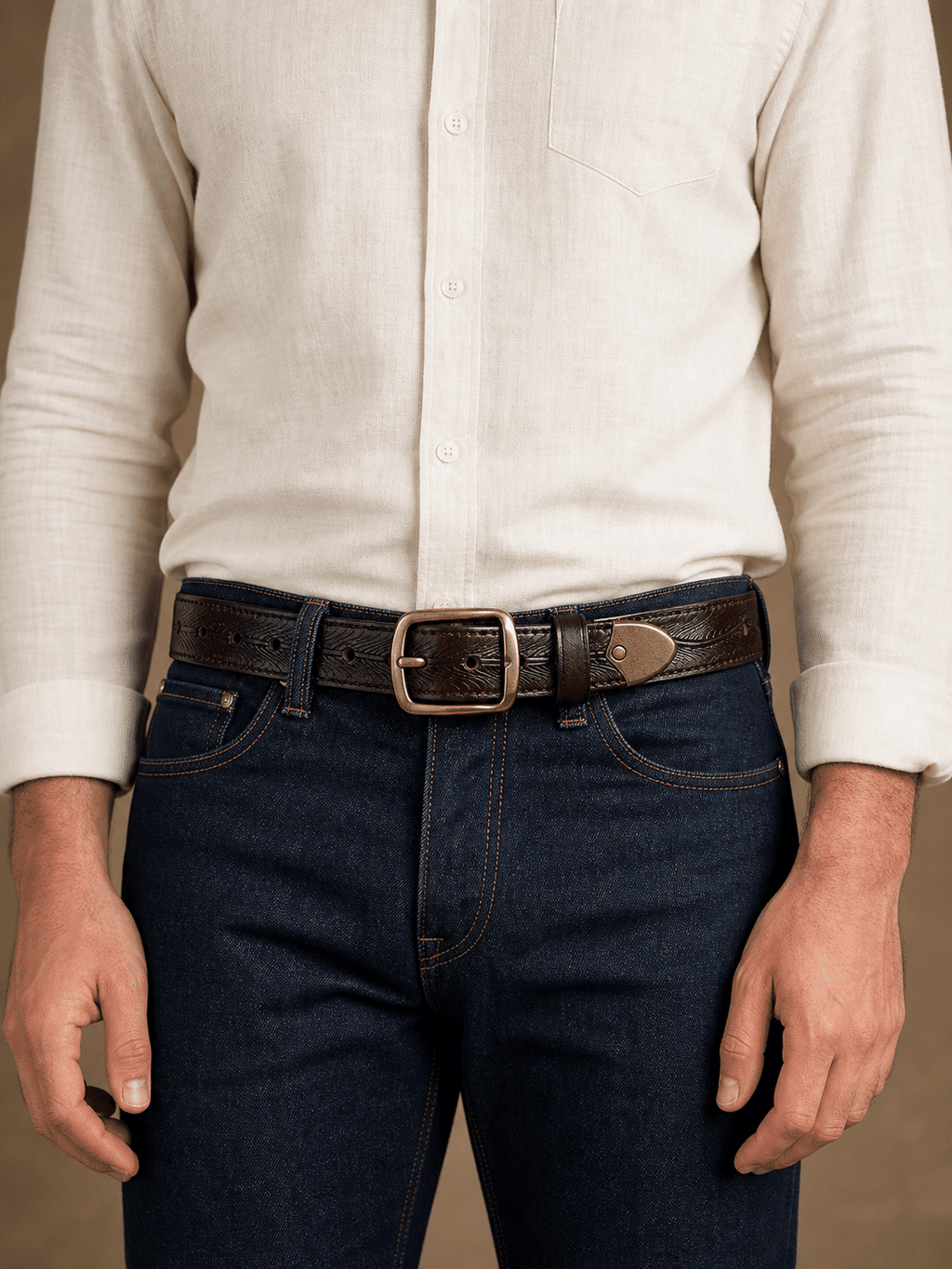 Dark brown men's belt, buckle detail