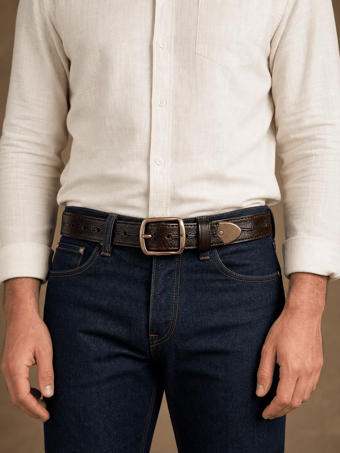 Dark brown men's belt, buckle detail