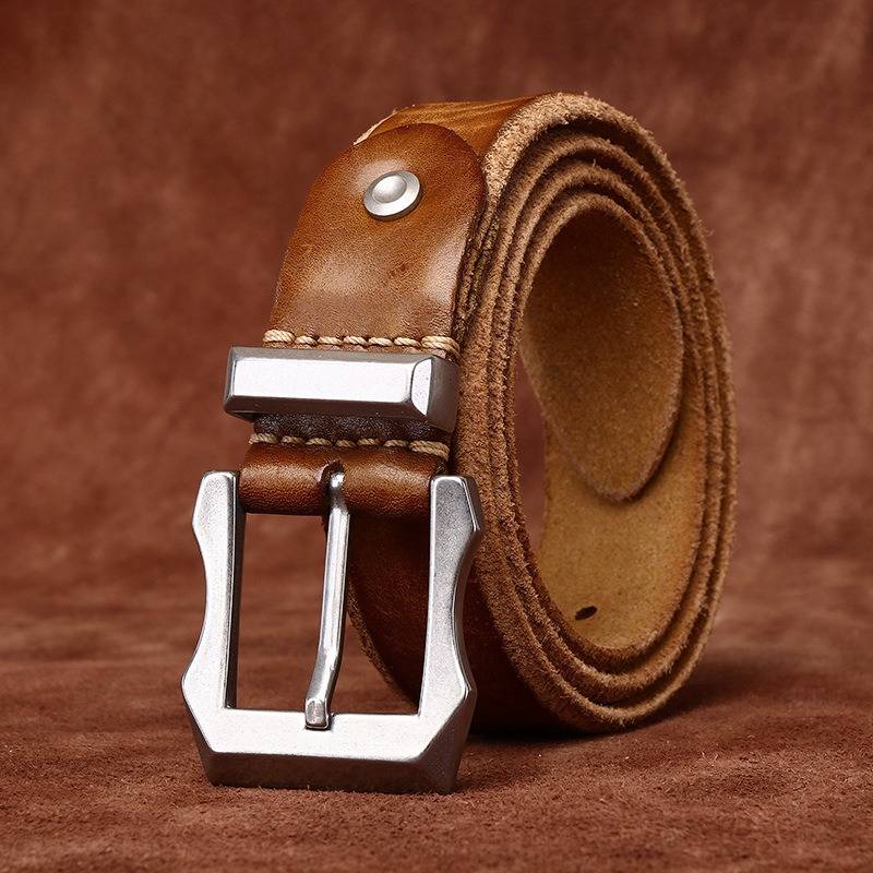 Brown men's belt, buckle detail