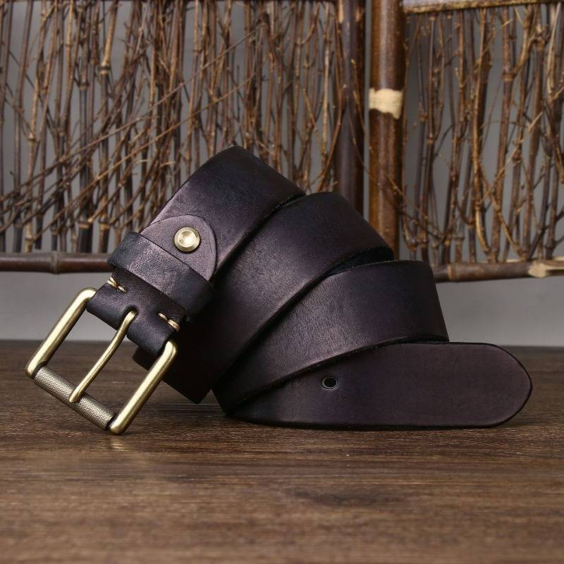Black men's belt, buckle detail