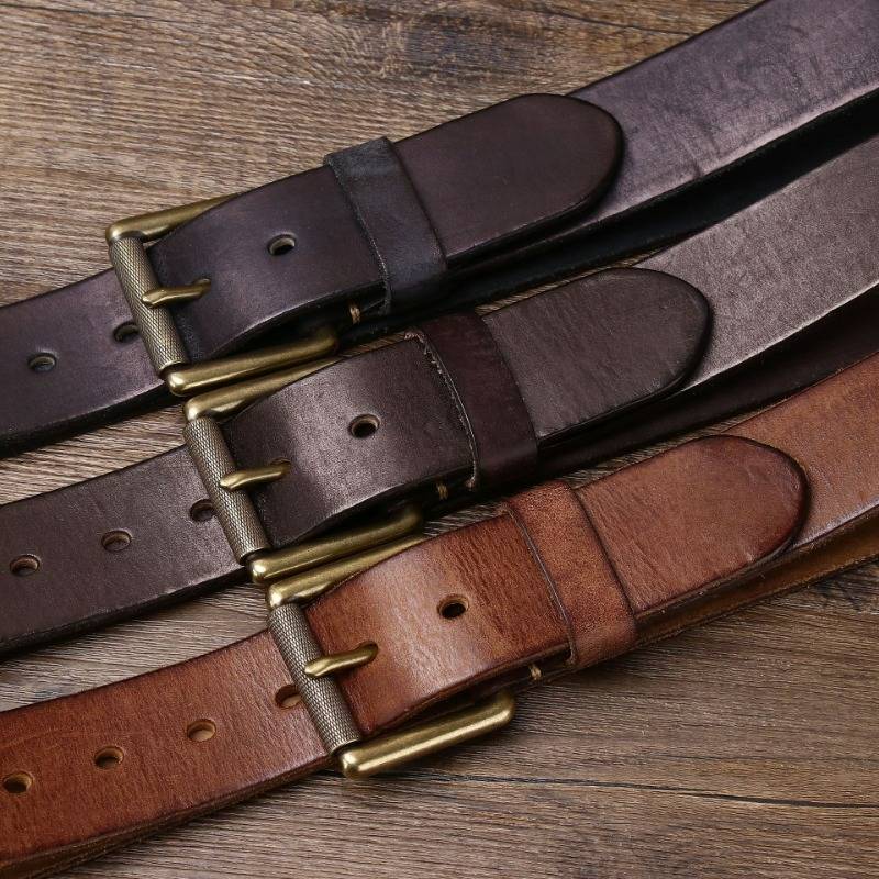 Brown men's belt, buckle detail