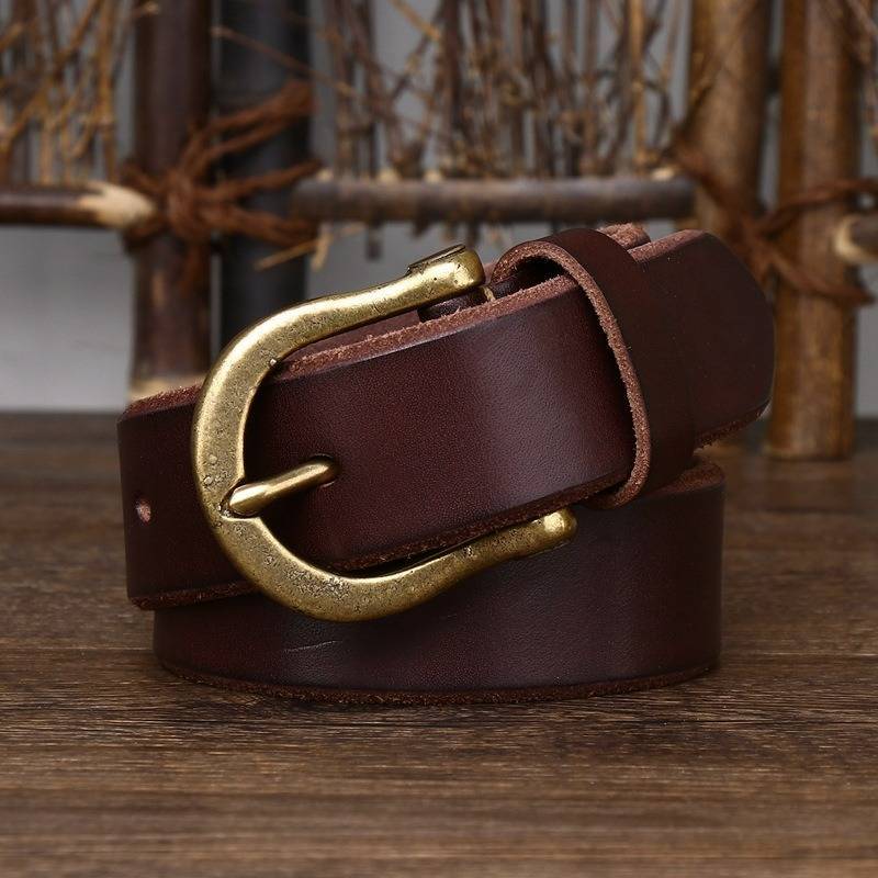 Dark brown men's belt, buckle detail
