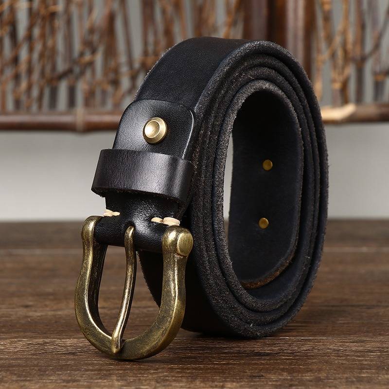 Black men's leather belt detail view