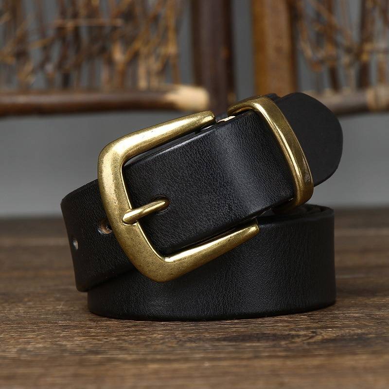 Black men's belt, buckle detail