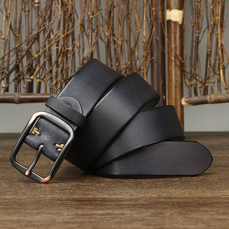 Black men's belt, side view