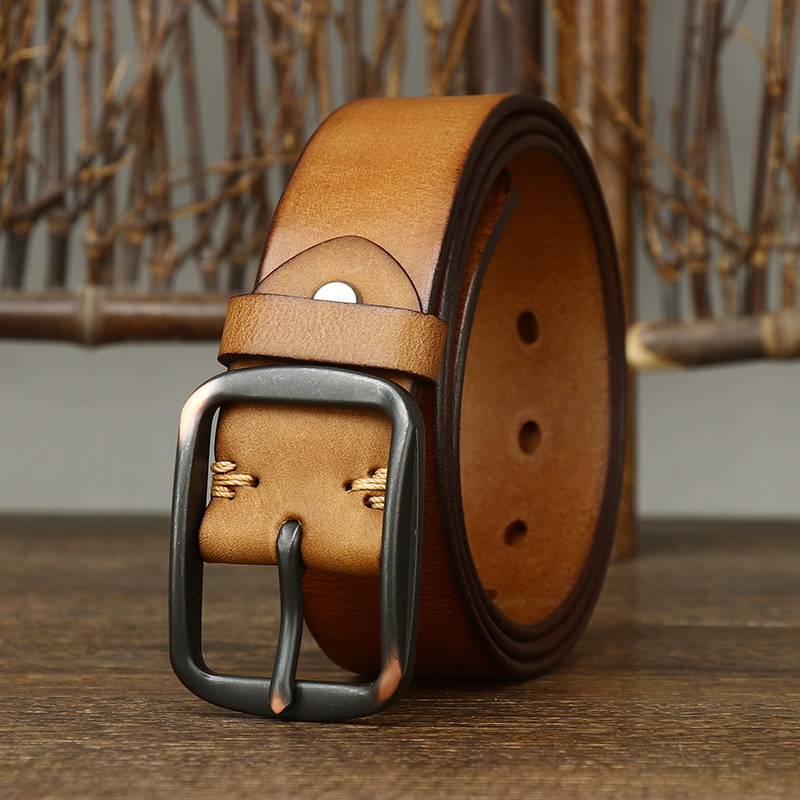 Brown men's belt, buckle detail