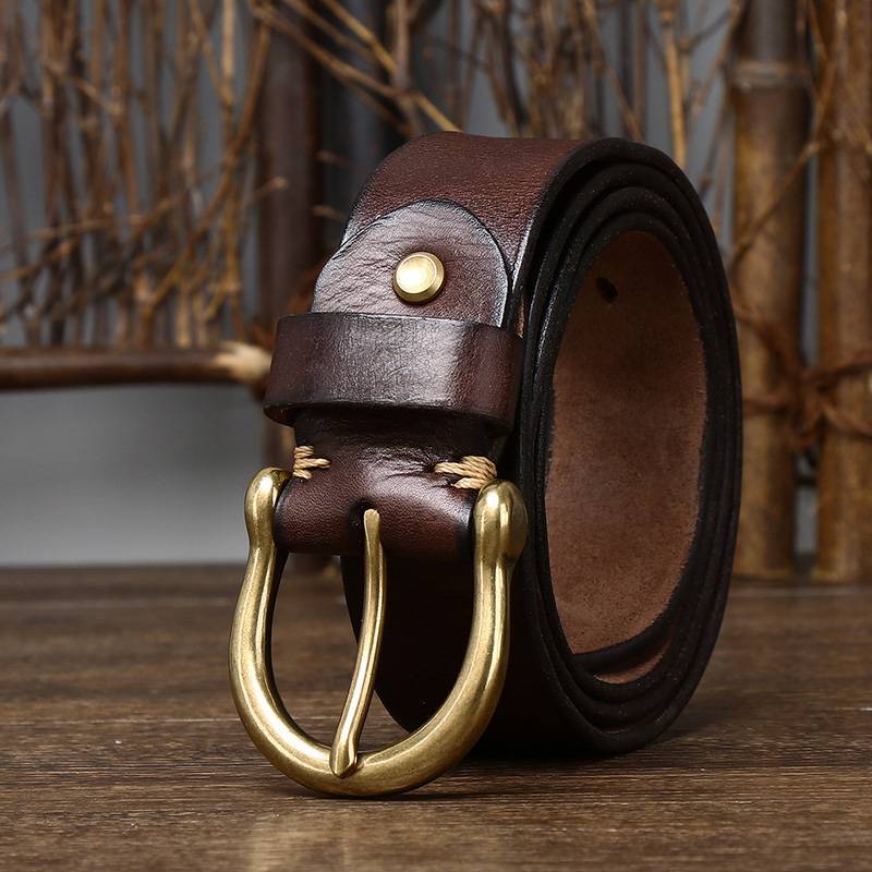 Dark brown men's belt, buckle detail