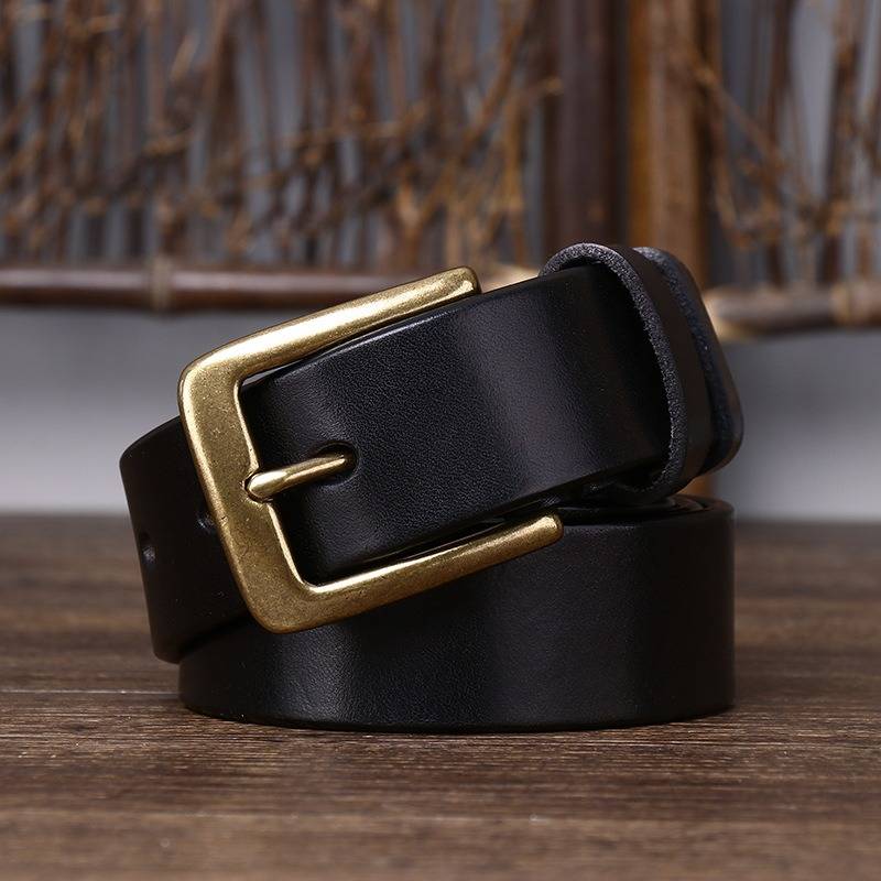 Black men's belt, side view