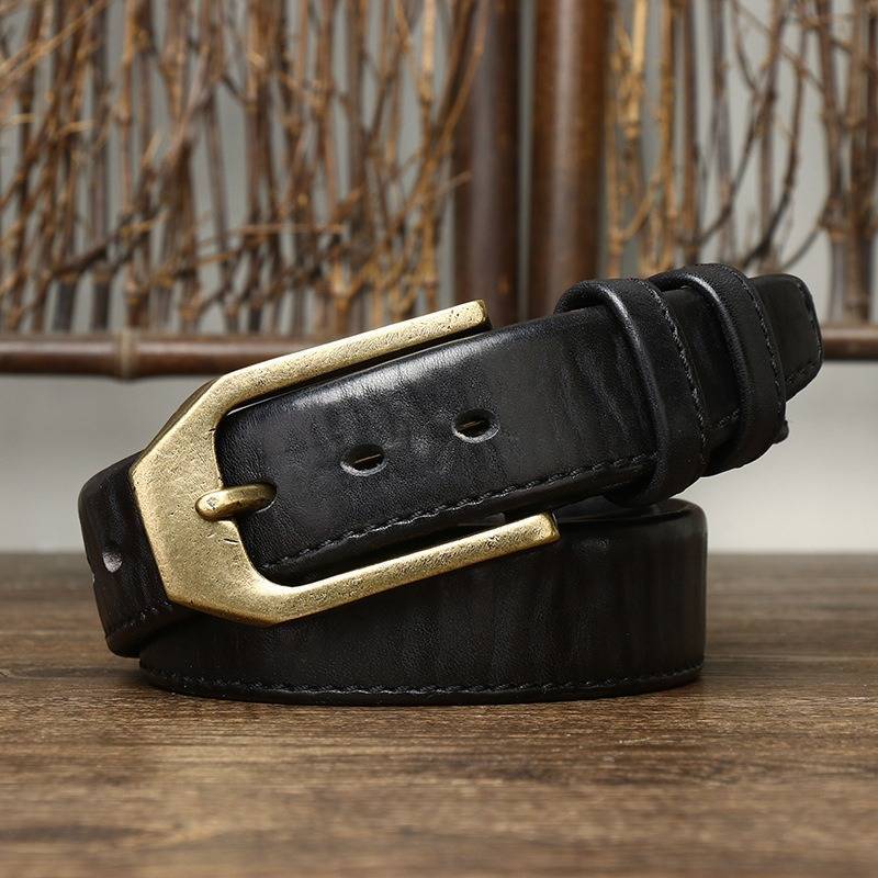 Black men's belt, buckle detail