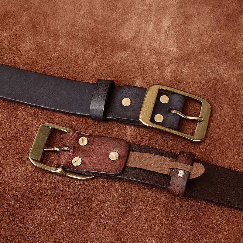 Brown men's belt, buckle detail