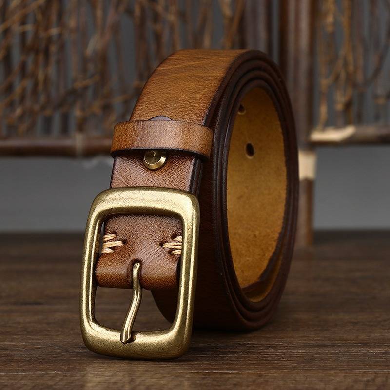 Brown men's belt, buckle detail