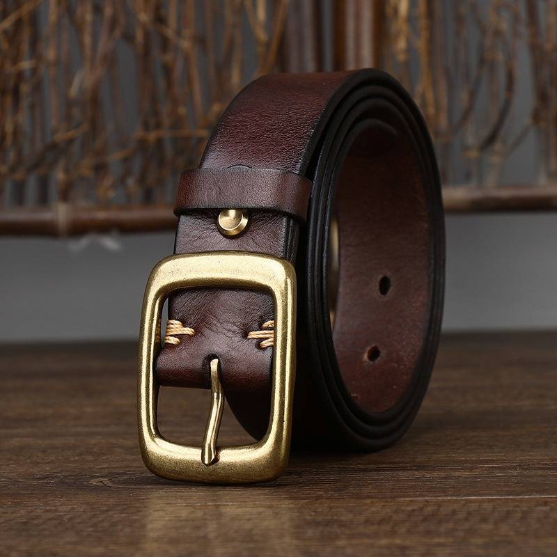 Dark brown men's belt, buckle detail