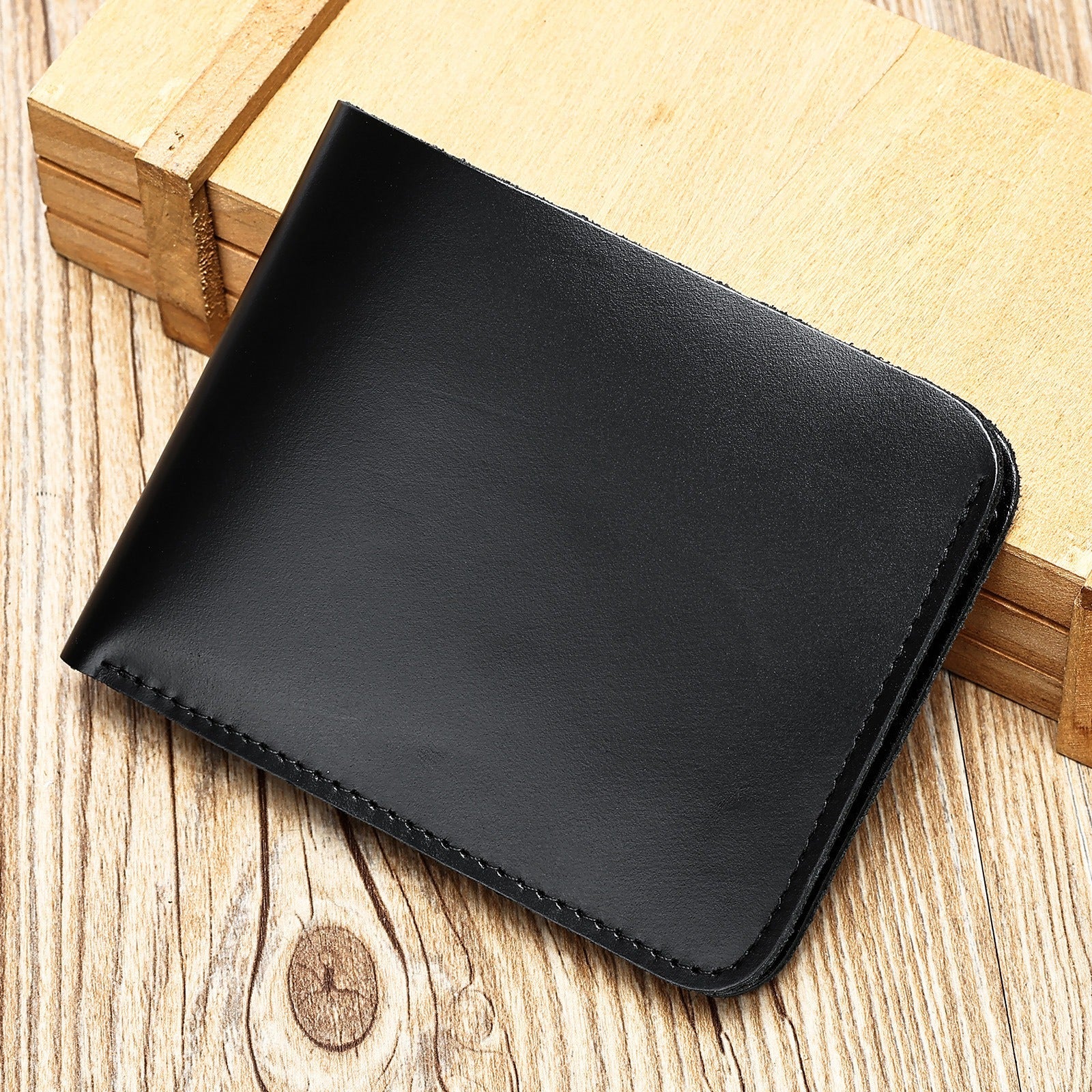 Black men's wallet, closed detail