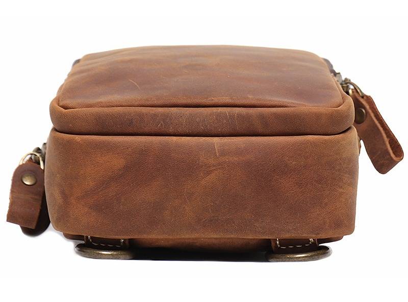 Brown men's crossbody bag, strap detail