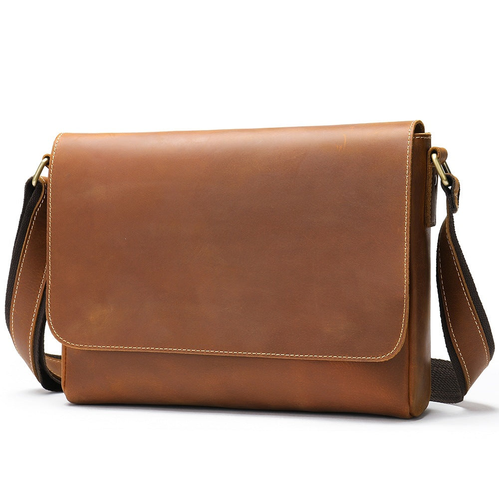 Brown men's compact leather messenger bag