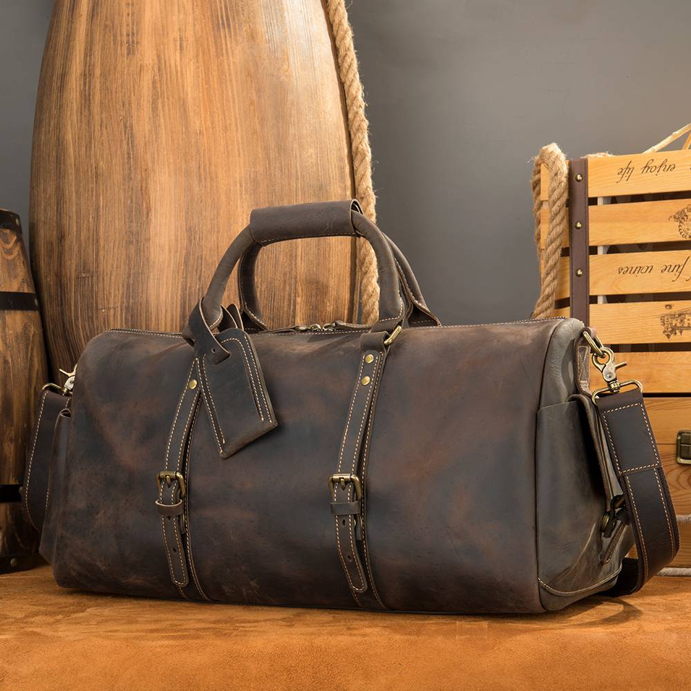 Brown-black men's overnight bag, leather grain