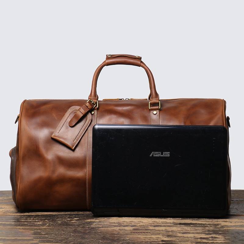 Brown men's oversized duffle bag, hardware detail