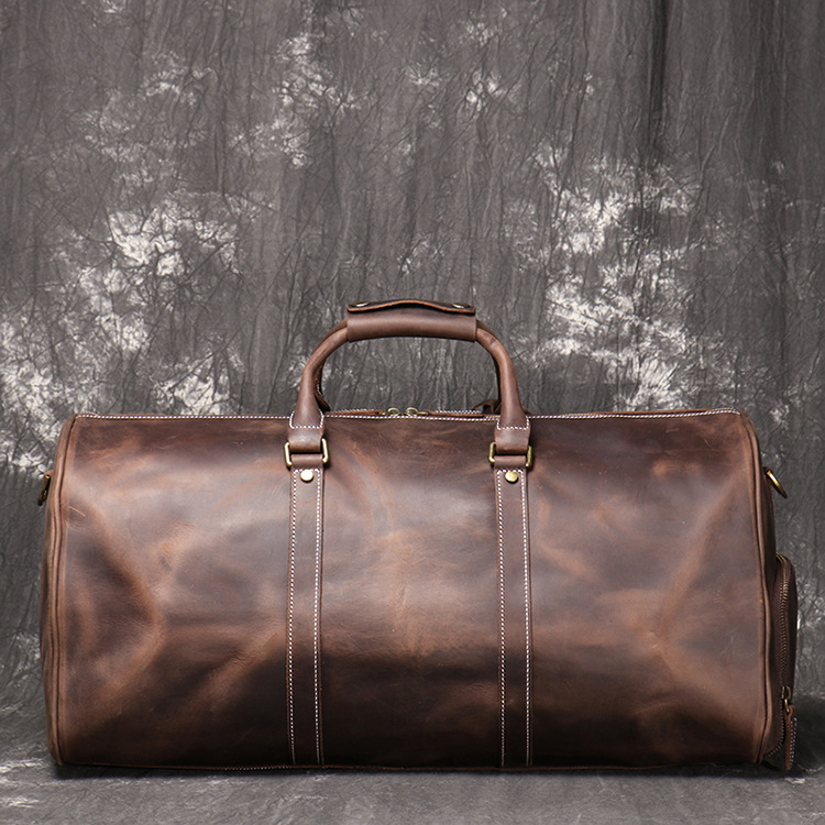 Dark brown men's travel bag, hardware detail