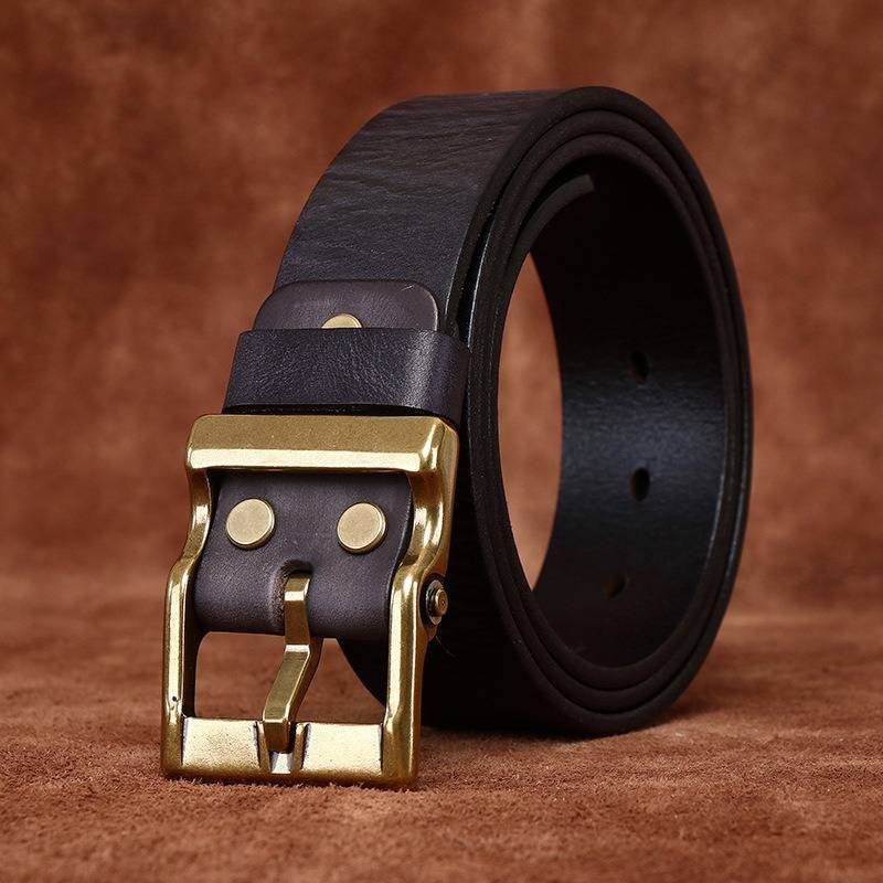 Black men's matte leather belt — buckle detail