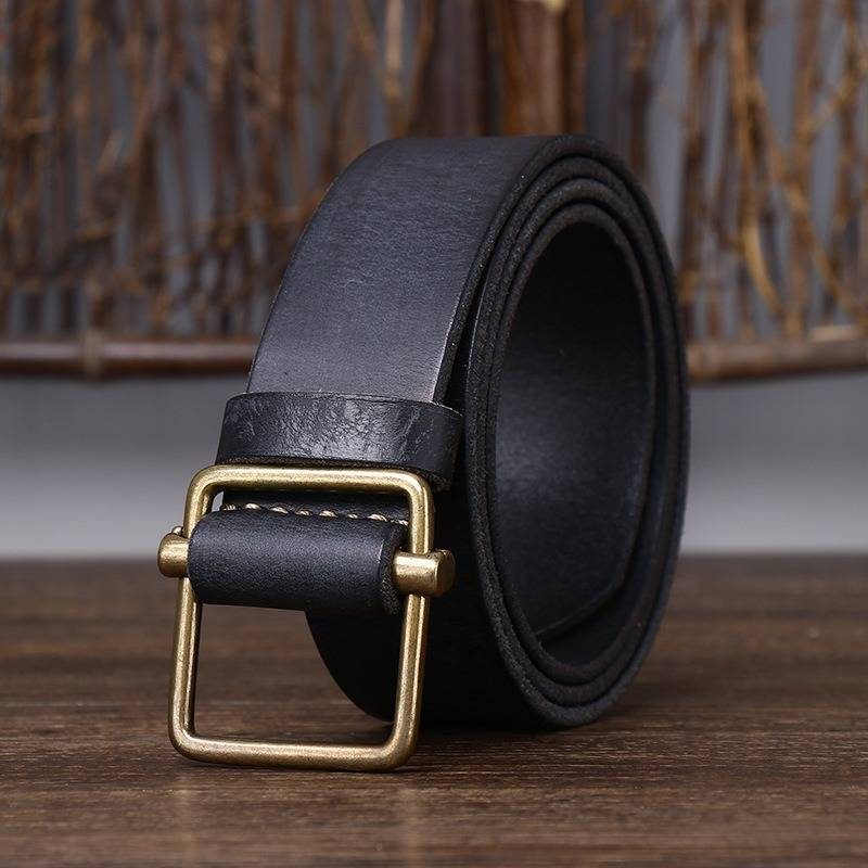 Black men's no-hole leather belt — buckle detail
