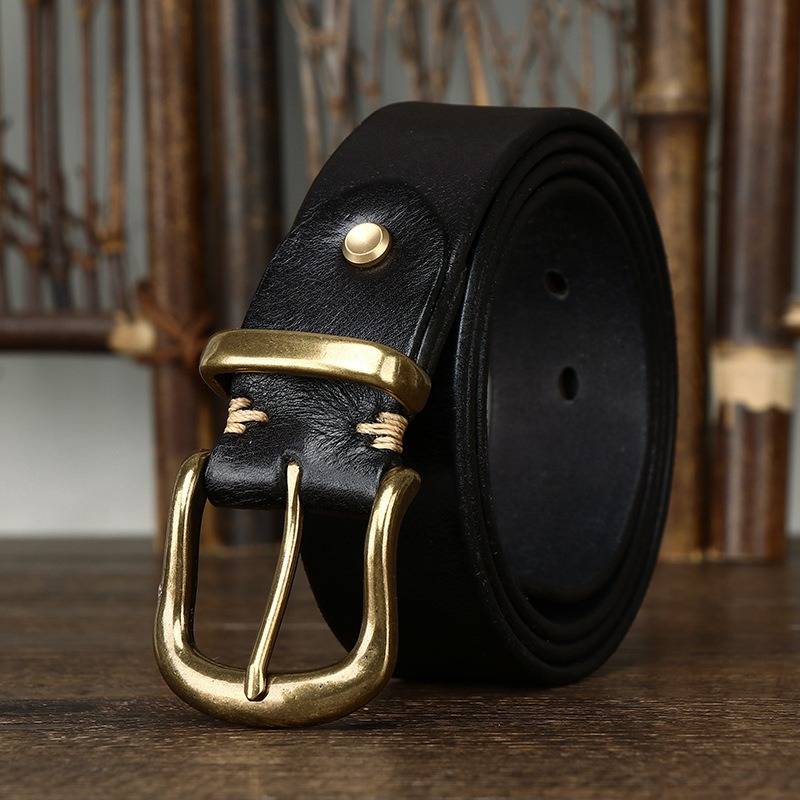 Black men's casual leather belt — buckle detail