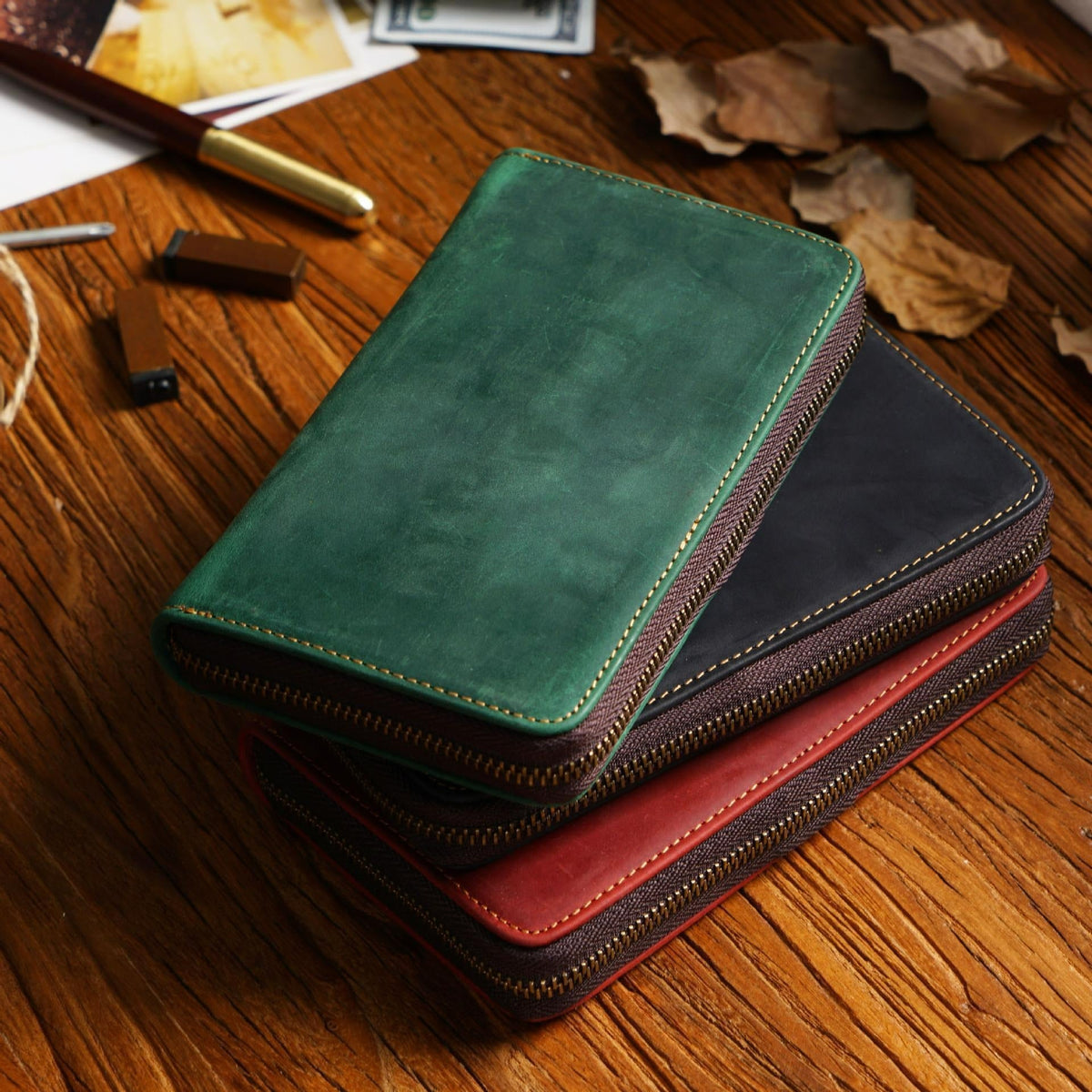 Full-grain leather pen case with elastic pen loops