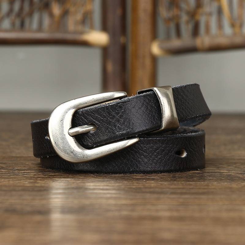 Black women's belt, tip detail