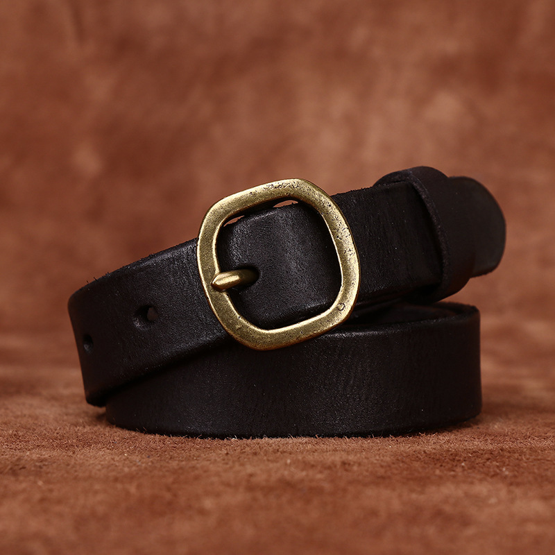 Black women's slim leather belt — detail