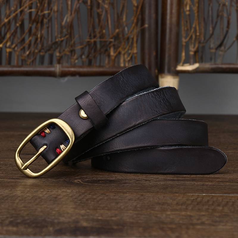 Black women's pleated matte leather belt detail