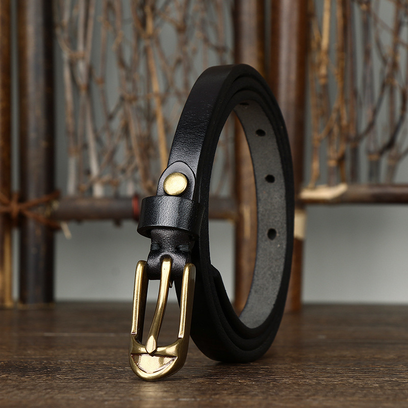 Black women's slim leather belt — detail