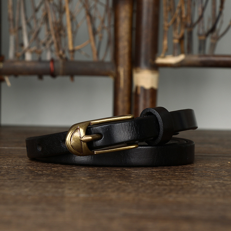 Black women's slim leather belt — buckle
